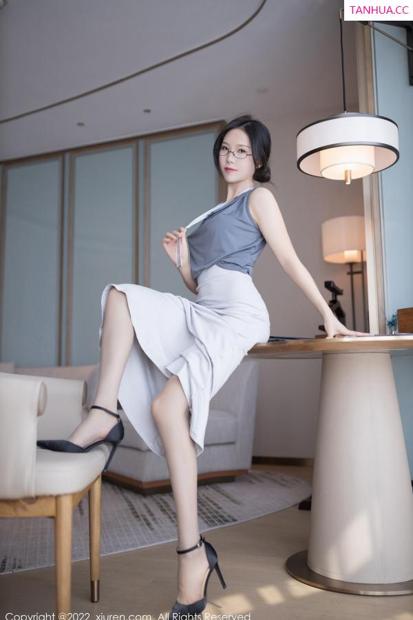 陈若依 抖娘利世 [XiuRen]高清写真图 2022.11.23 No.5900 利世 丝袜长裙第16张图片